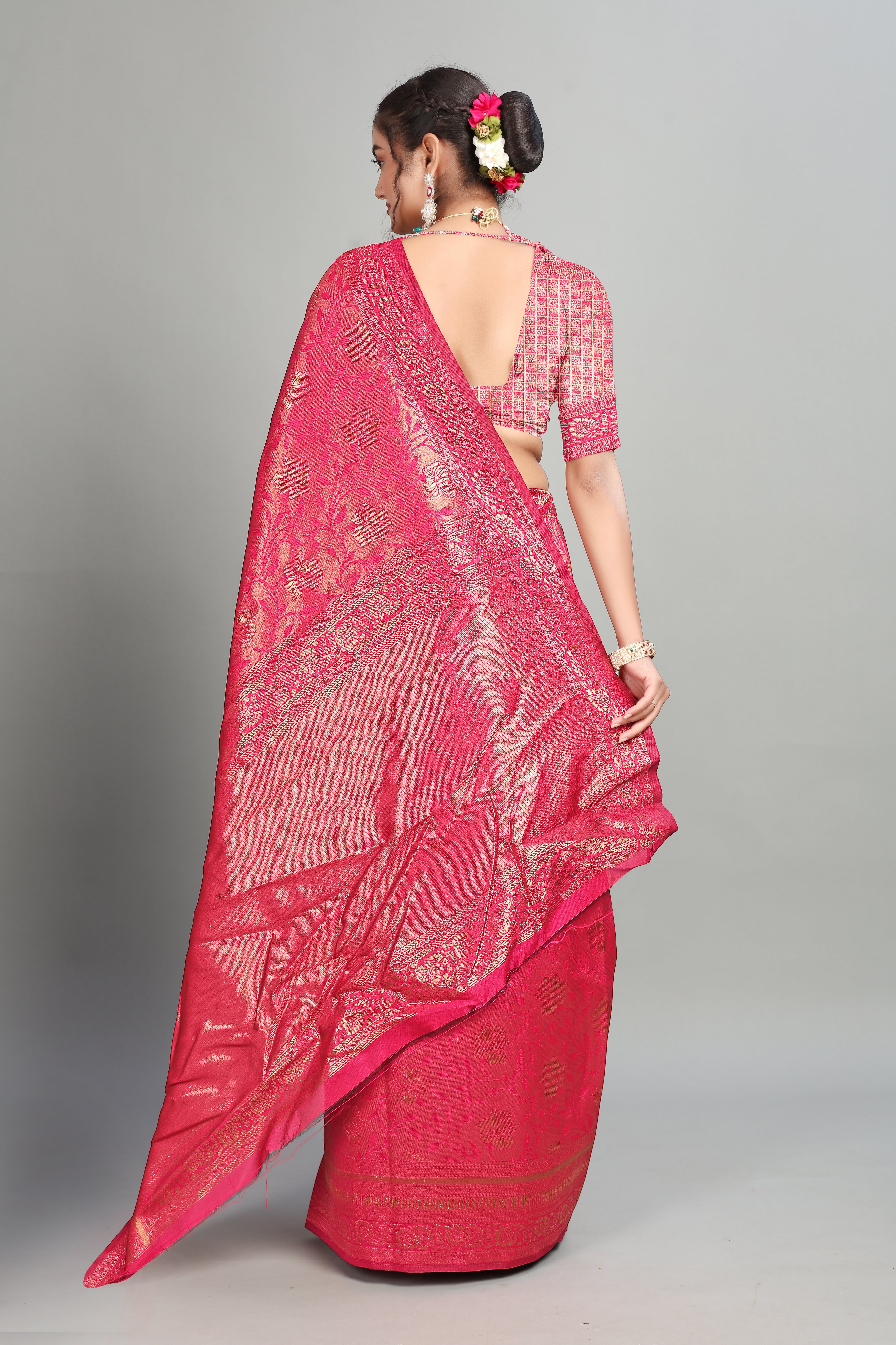 Dark pink Woven Banarasi Silk Saree