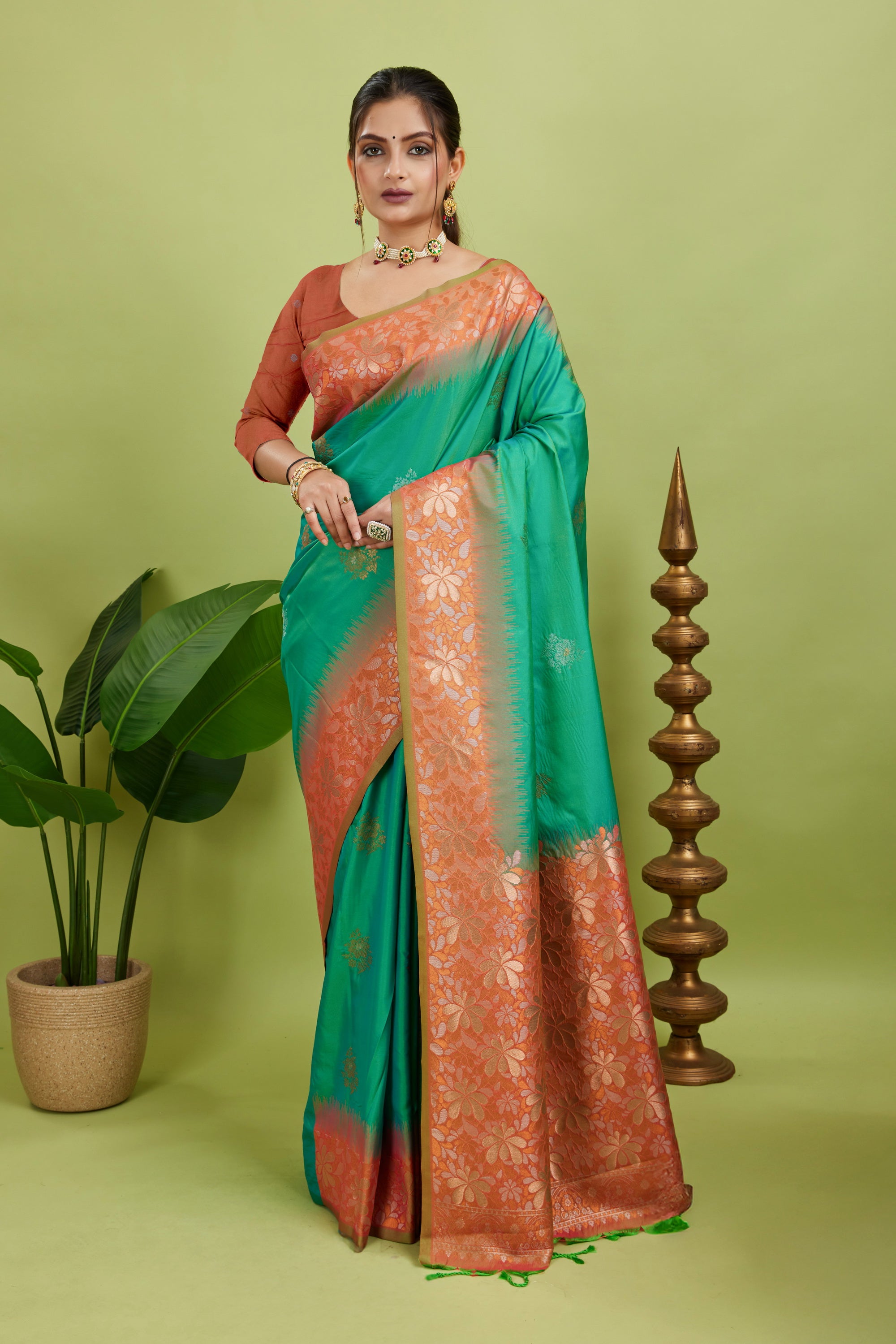 Dark Green Tone Banarasi Handloom Silk Saree
